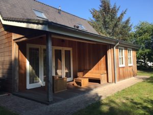 buitenaanzicht terras familiehuis de jisper - Hallo Terschelling