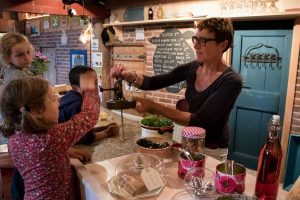 Boerin Dominique Vis Het Hooivak Hallo Terschelling