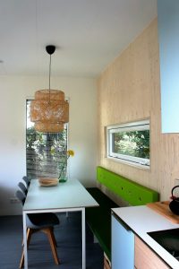 chalet-krab-aanzicht-vanuit-keuken-eethoek