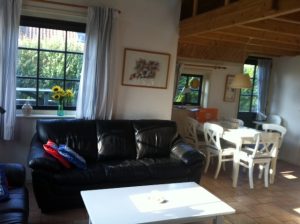 vakantieboerderijtje Gele Lis zitkamer eethoek- Hallo Terschelling