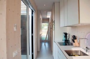Noardewyn-chalet-keuken-hal-Hallo-Terschelling