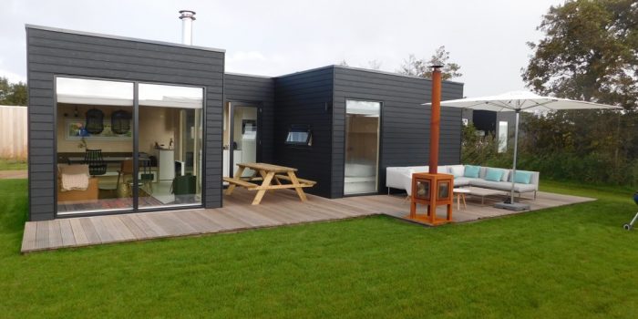 Buitenaanzicht-terras-chalet-mameloe-Hallo-Terschelling
