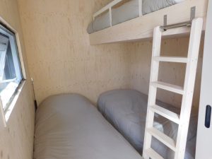 stapelbed-enkele bedden-chalet-mameloe-Hallo-Terschelling