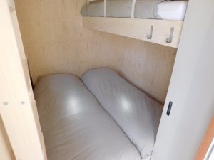 twijfelaar-stapelbed-twee-persoonsbedden-Chalet-mameloe-Hallo-Terschelling