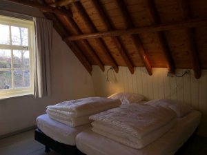 slaapkamer 2 boven familiehuis familieboerderij roodkapje - hallo Terschelling