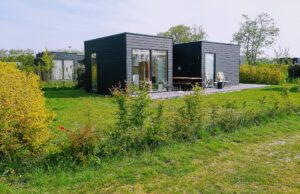 Buitenaanzicht Black Beauty - Chalet op Terschelling Hallo Terschelling