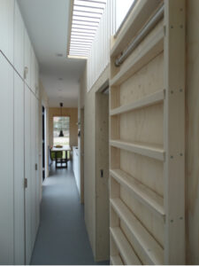 Binnenkomst hal - doorloop naar keuken en woonkamer Chalet Black Beauty - Hallo Terschelling