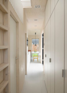 Doorkijk binnenkomst hal - Chalet Tante Alie - Hallo Terschelling