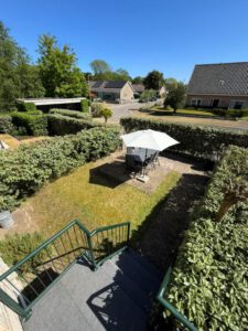 Terras tuinzit van bovenaf gezien 't Veilige Nest - Vakantiehuis op Terschelling _ Hallo Terschelling