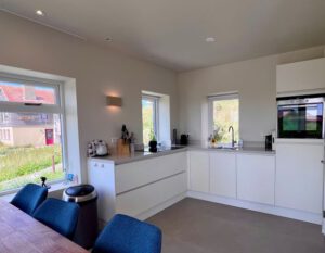 Vakantiehuis Geluksplak op Terschelling eethoek zichtop keuken - Vakantiehuis huren op Terschelling - Hallo Terschelling