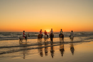 Paardrijden-op-Terschelling-strand-activiteiten-met-kinderen