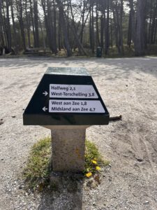 wegwijzer fietspad terschelling